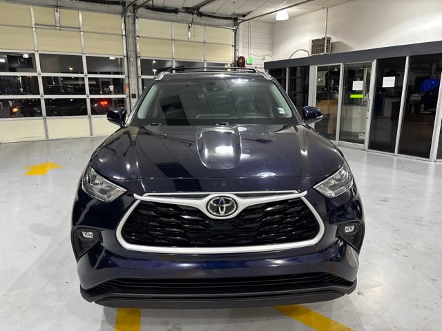 Used 2020 Toyota Highlander XLE AWD/4WD image 3