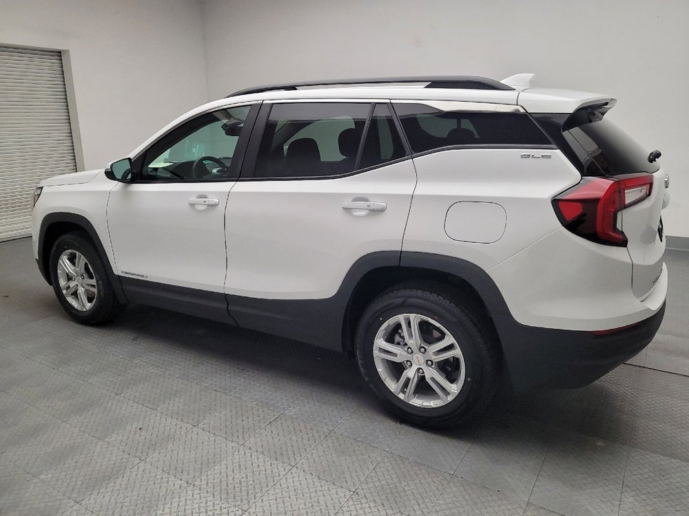 Used 2023 GMC Terrain SLE w/ Driver Convenience Package image 3