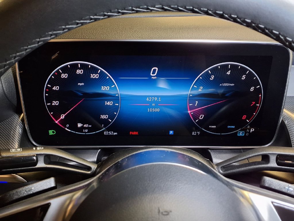 Used 2025 Mercedes-Benz GLC 300 4MATIC image 8