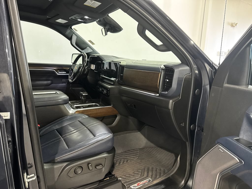 Used 2022 Chevrolet Silverado 1500 High Country w/ Z71 Off-Road Package AWD/4WD image 23