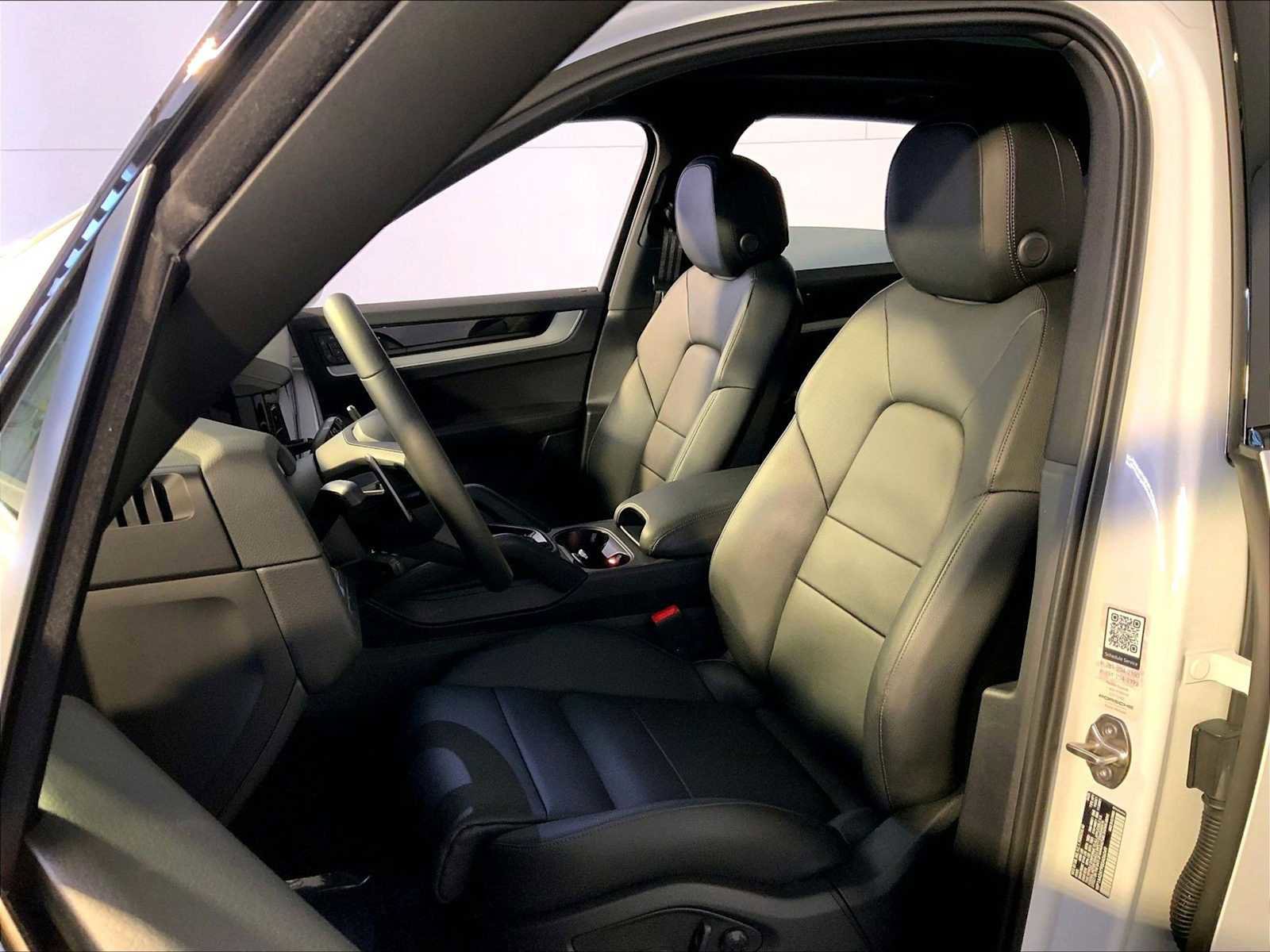 Certified 2025 Porsche Cayenne image 5