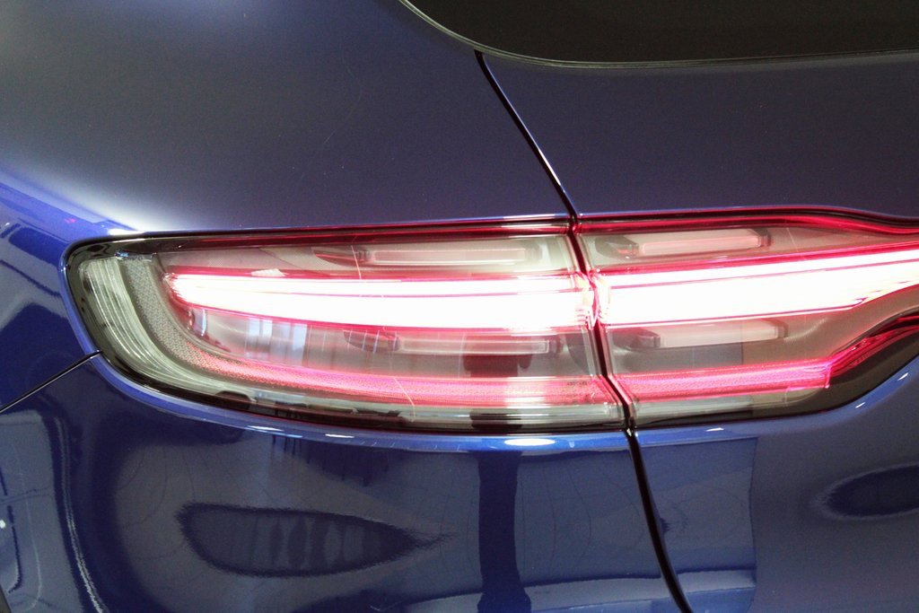 Used 2025 Porsche Macan image 13