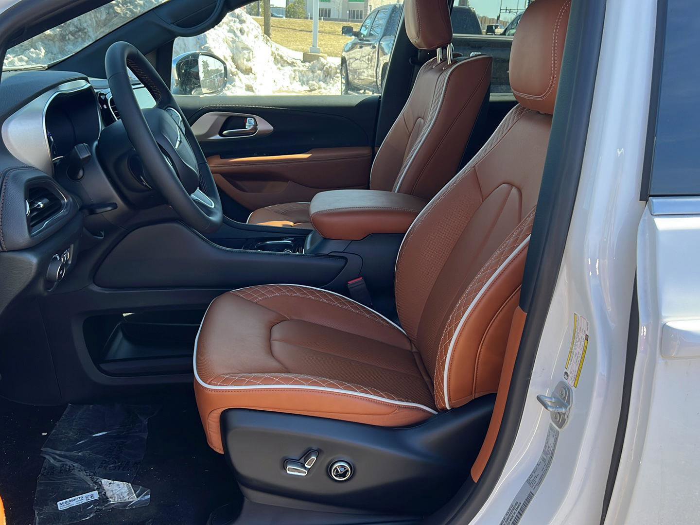New 2026 Chrysler Pacifica Pinnacle AWD/4WD image 10