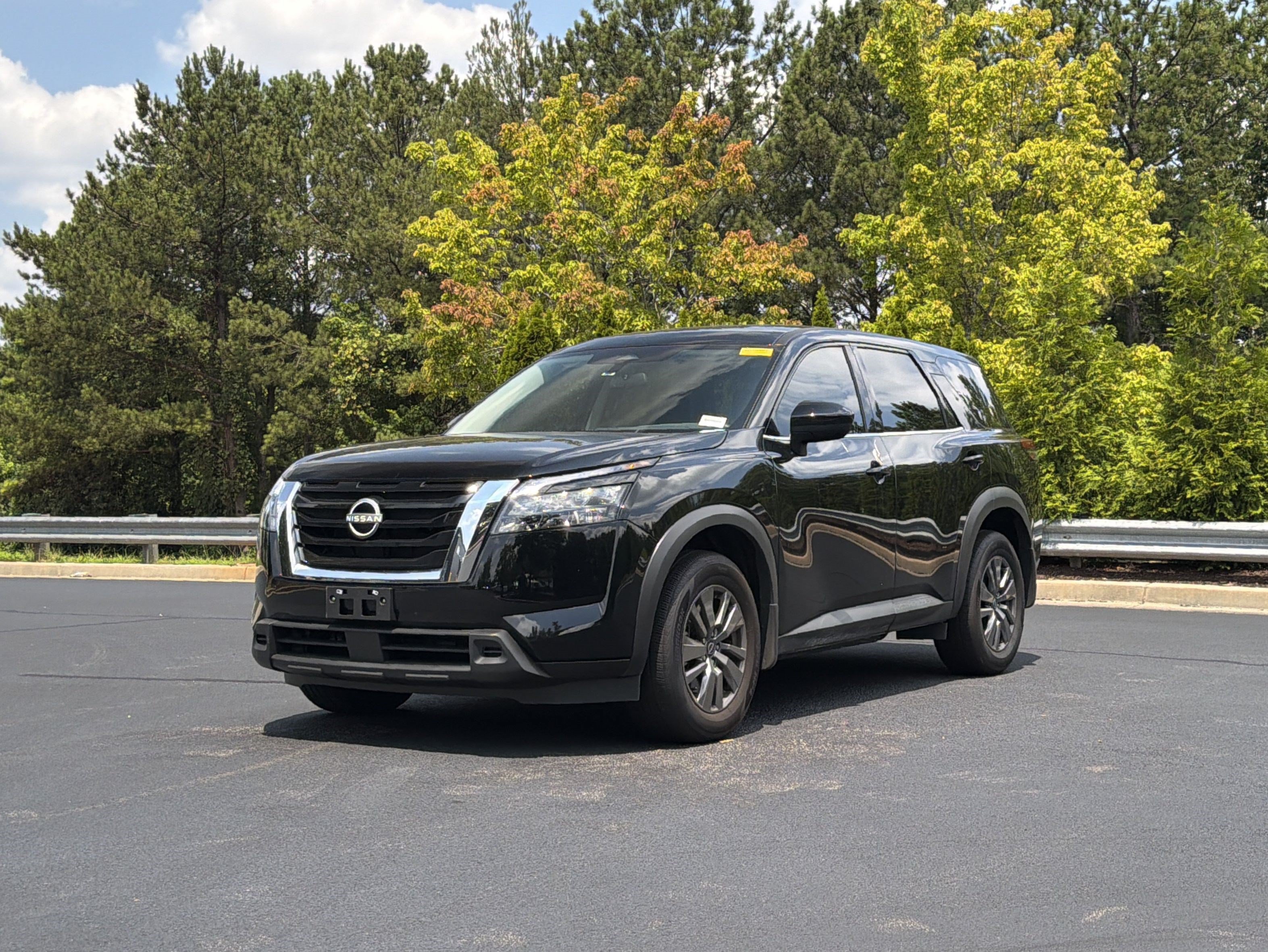 Used 2025 Nissan Pathfinder S AWD/4WD image 11