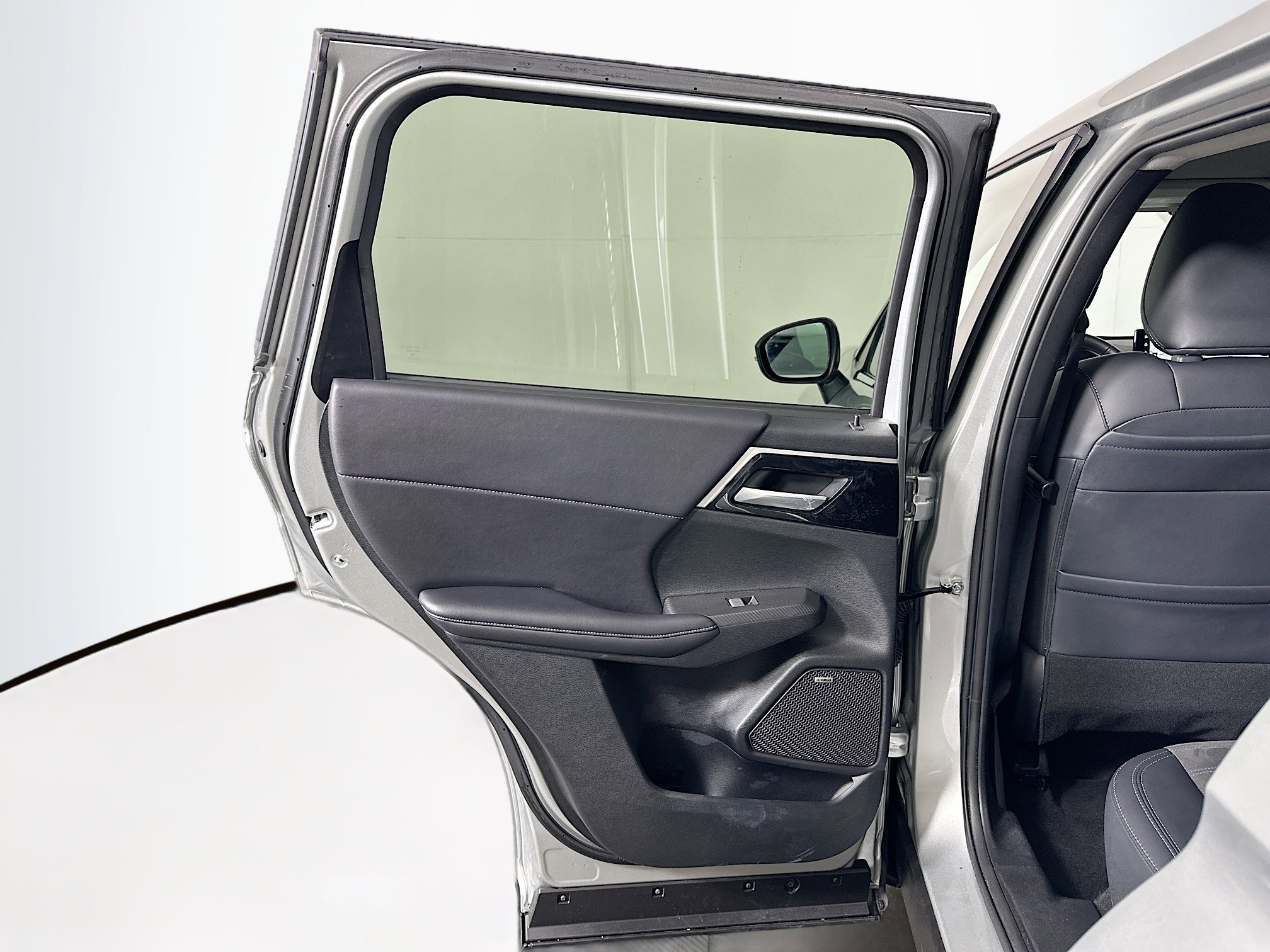 Used 2025 Mitsubishi Outlander SE image 26