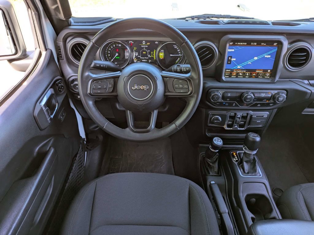 Used 2023 Jeep Wrangler Unlimited w/ Sun & Screen Package AWD/4WD image 17