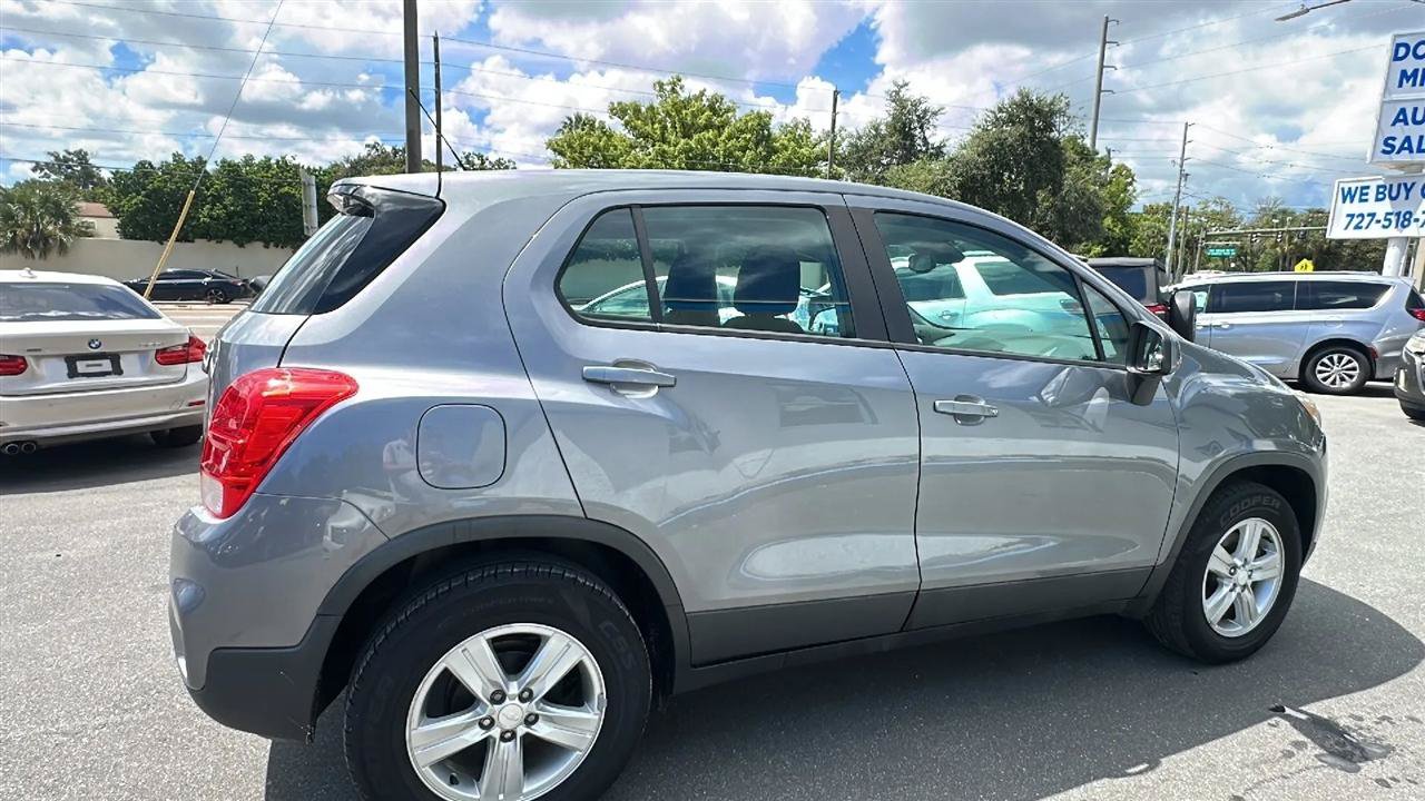 Used 2020 Chevrolet Trax LS FWD image 9