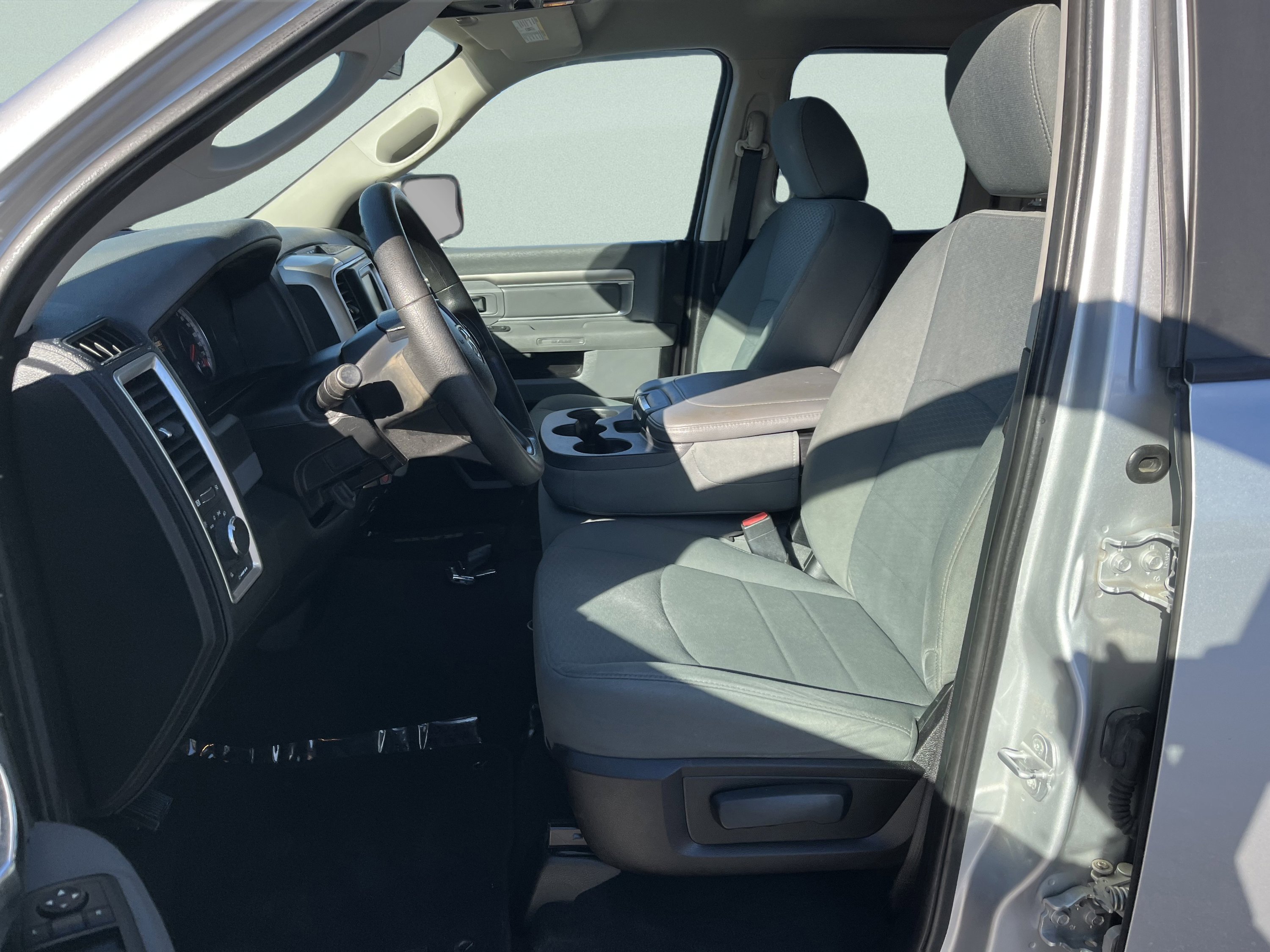 Used 2015 RAM 1500 Classic SLT image 10