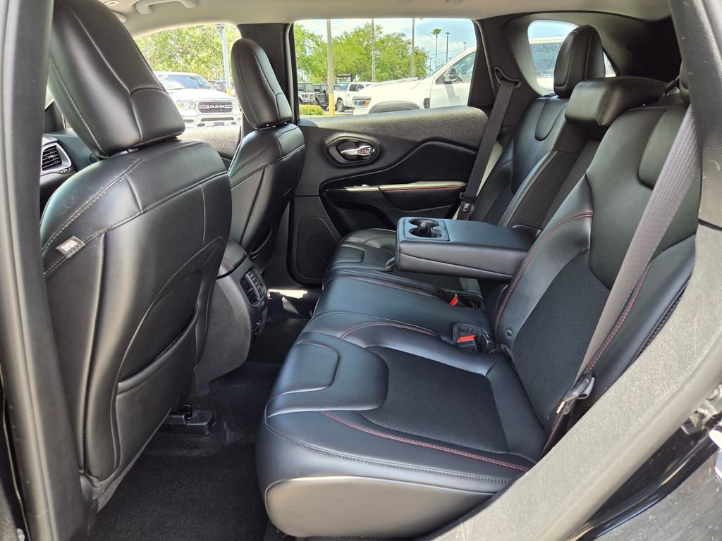 Used 2019 Jeep Cherokee Trailhawk w/ Cold Weather Group AWD/4WD image 14