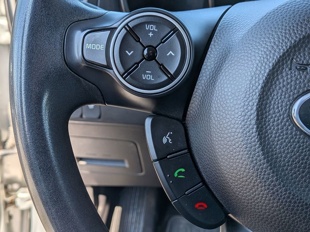 Used 2015 Kia Soul FWD image 16