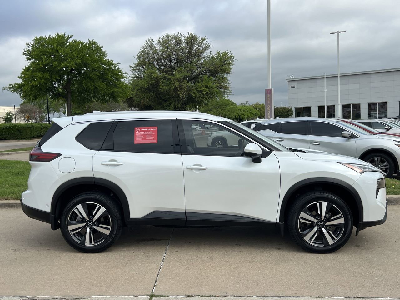 Certified 2025 Nissan Rogue SL image 3