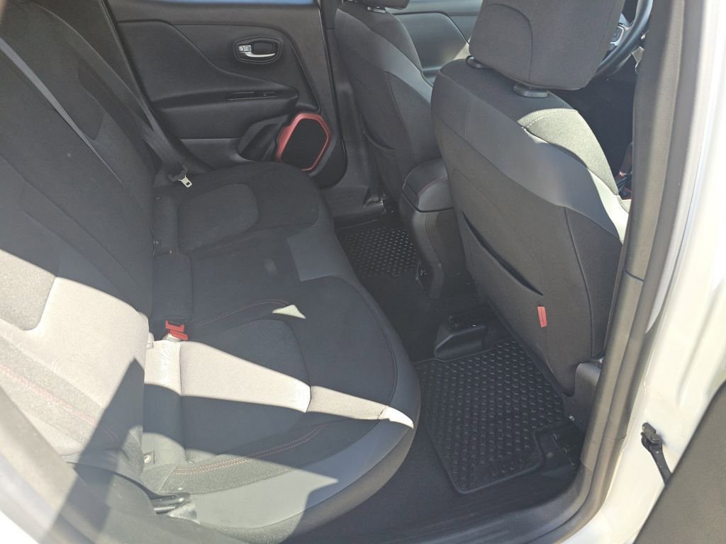 Used 2017 Jeep Renegade Trailhawk AWD/4WD image 5