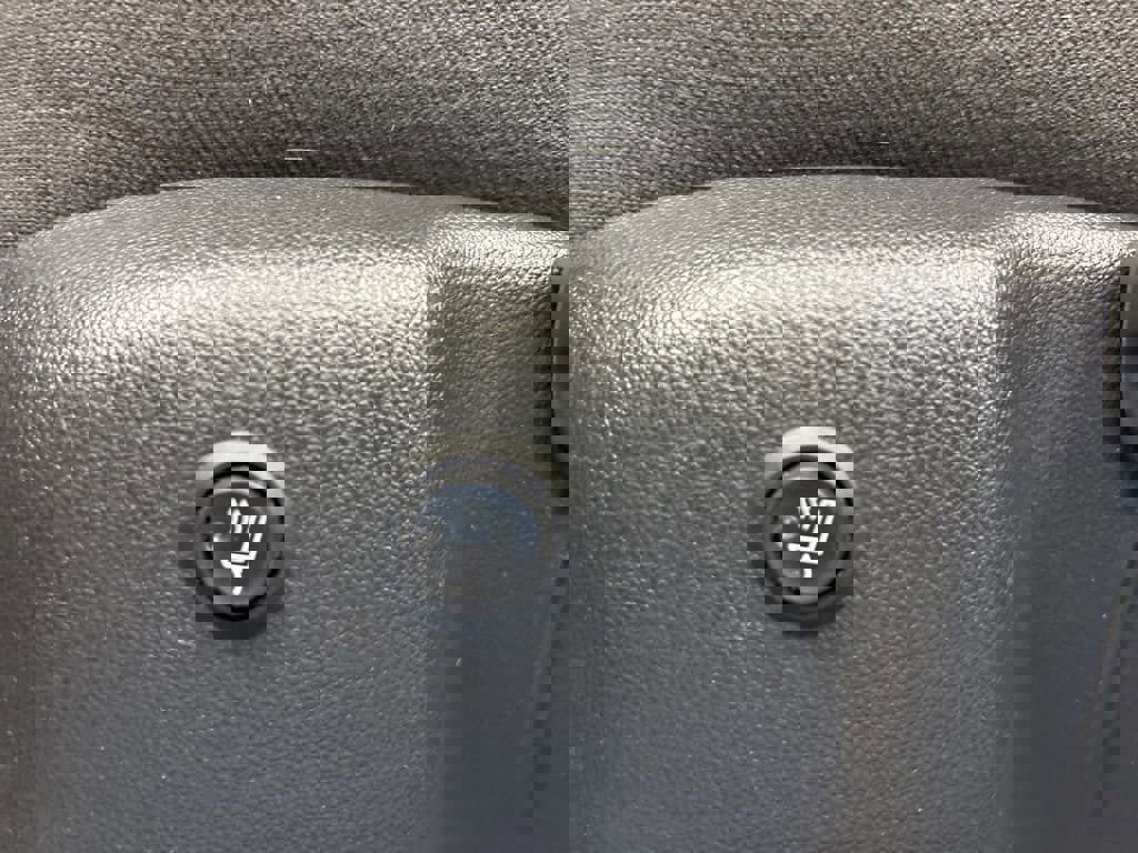 Used 2021 Chevrolet Traverse LS image 31