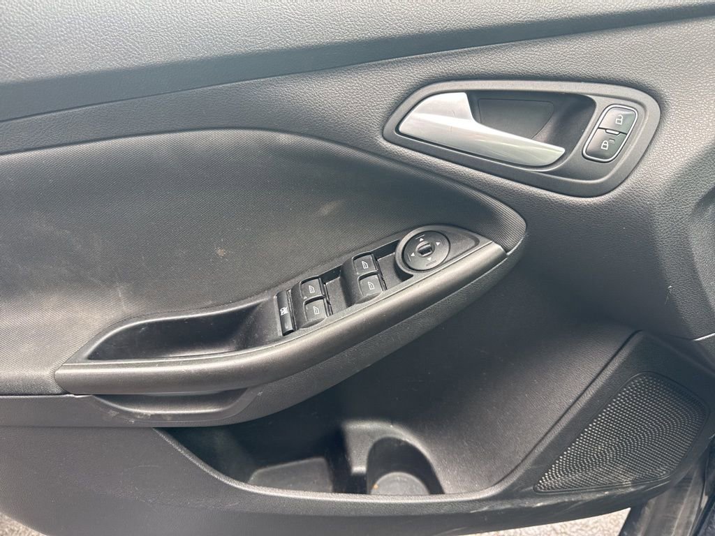 Used 2017 Ford Focus SEL FWD image 6