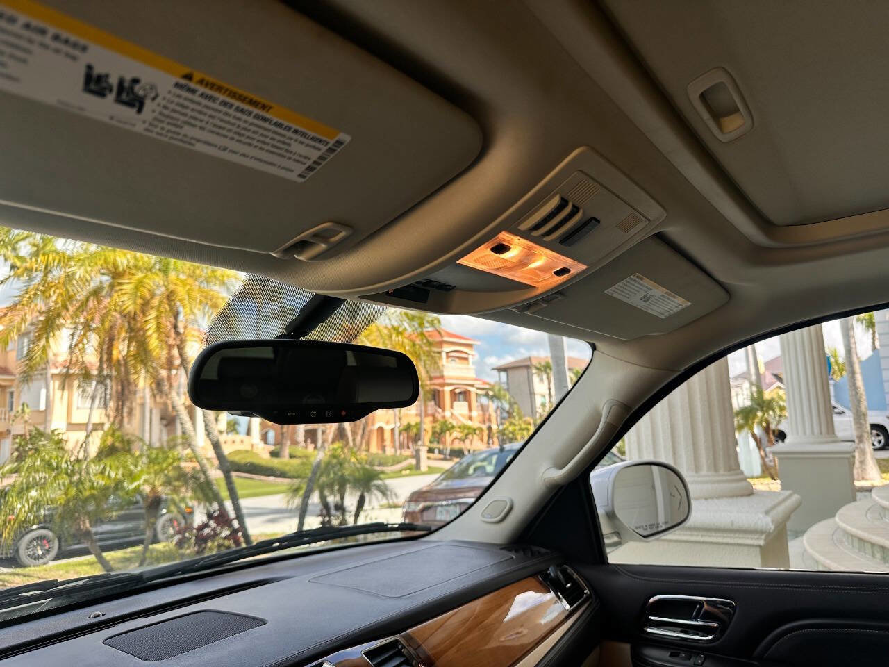 Used 2011 Cadillac Escalade Platinum image 19