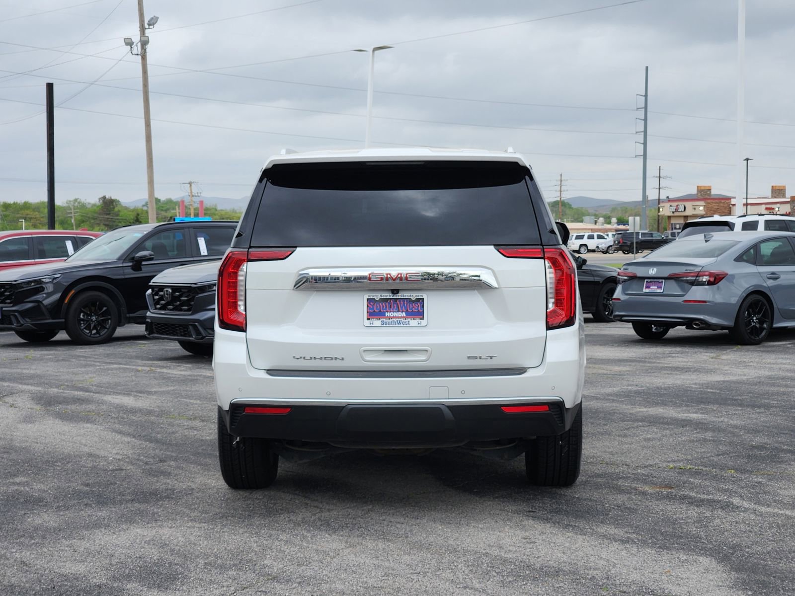 Used 2024 GMC Yukon SLT image 8