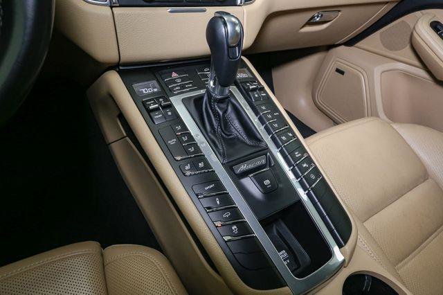 Used 2018 Porsche Macan Turbo image 32