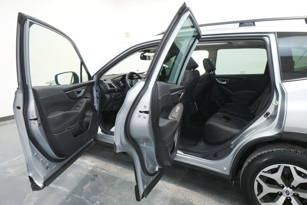 Used 2023 Subaru Forester Premium image 23
