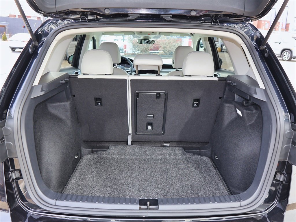 Certified 2025 Volkswagen Taos SE image 10