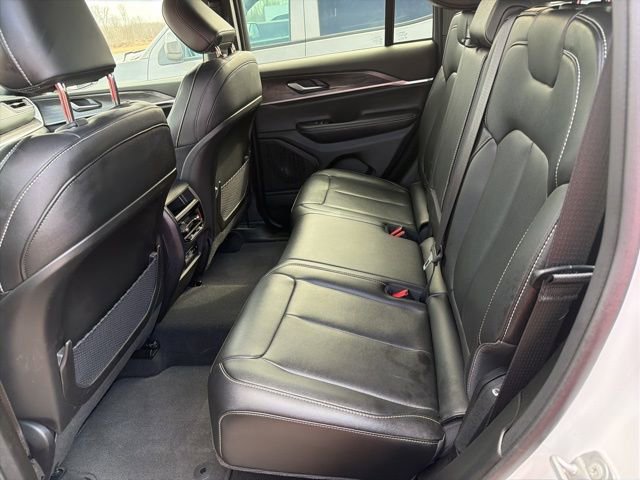 Used 2024 Jeep Grand Cherokee Limited w/ Black Appearance Package image 7