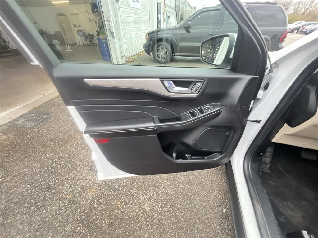 Used 2022 Ford Escape SEL image 13