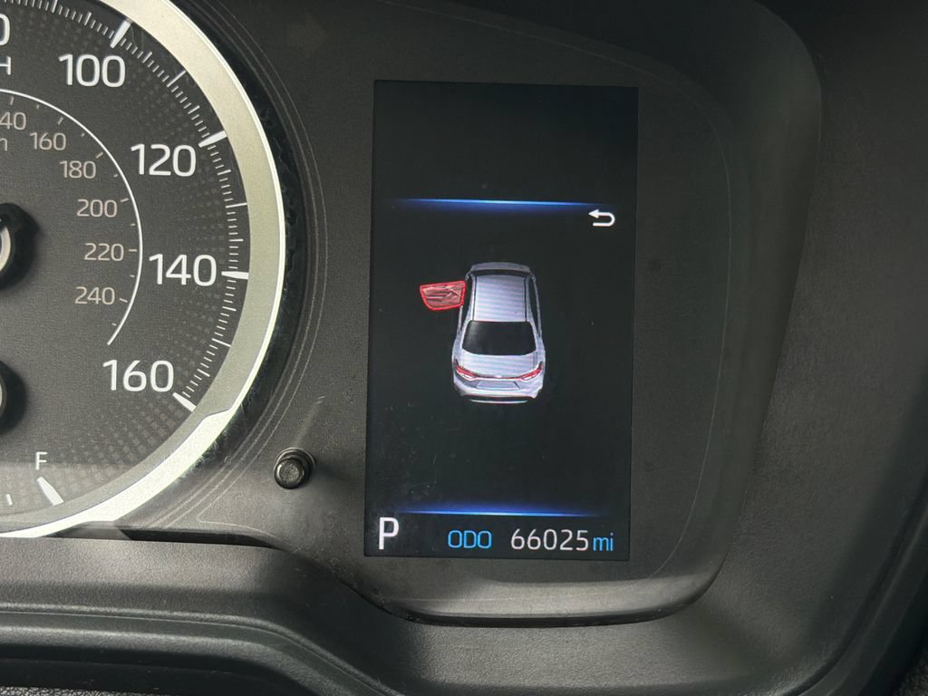 Used 2021 Toyota Corolla LE FWD image 31