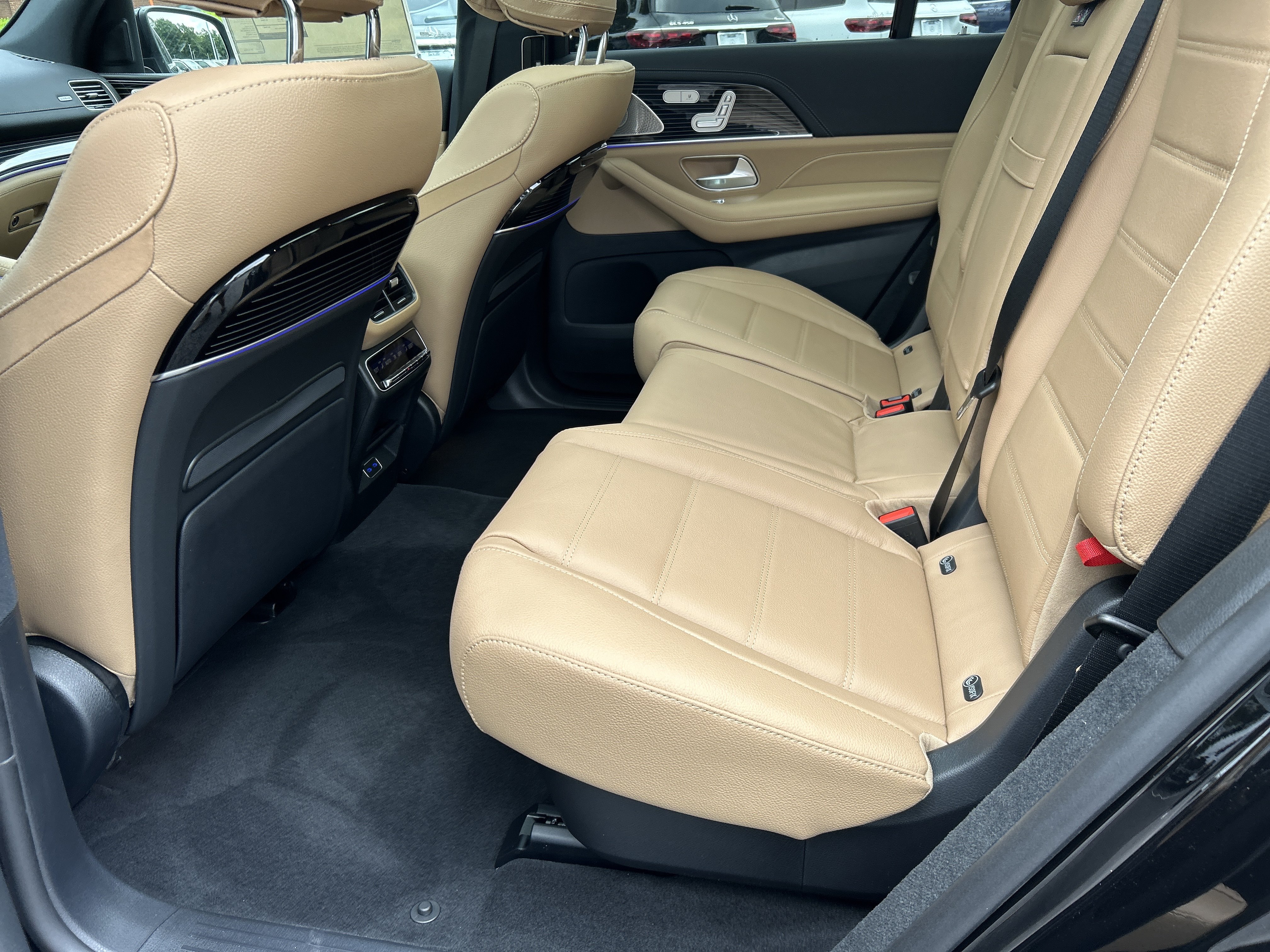 New 2026 Mercedes-Benz GLS 580 4MATIC image 37