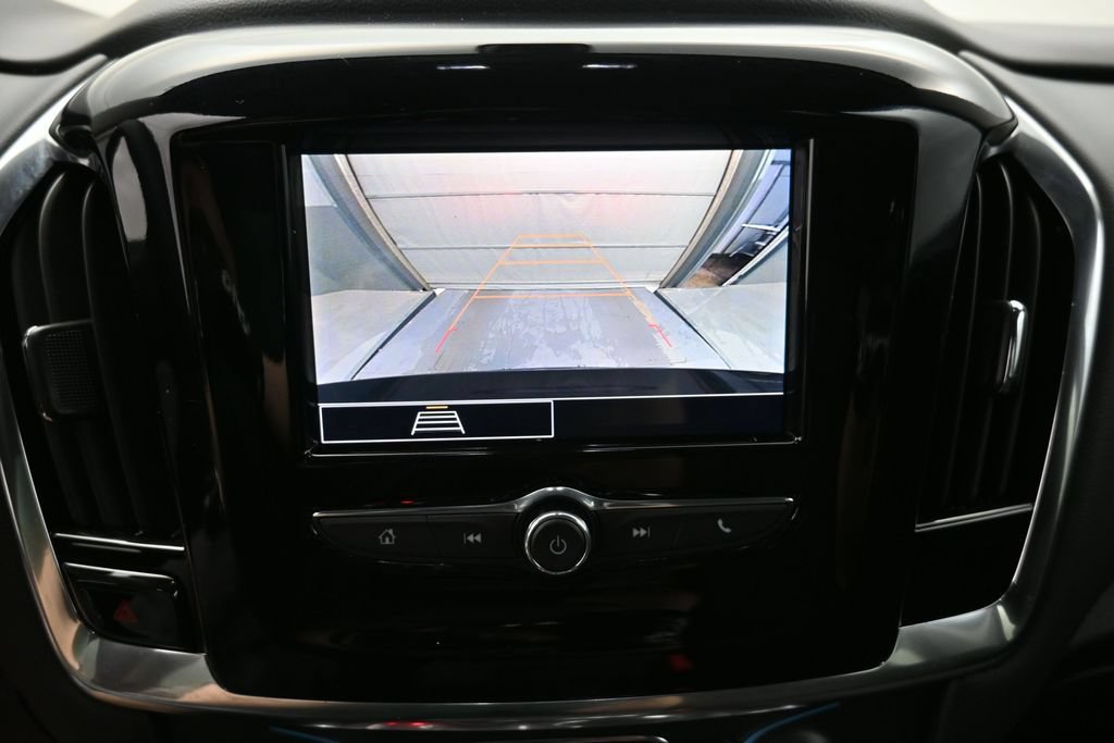 Used 2021 Chevrolet Traverse LS FWD image 4