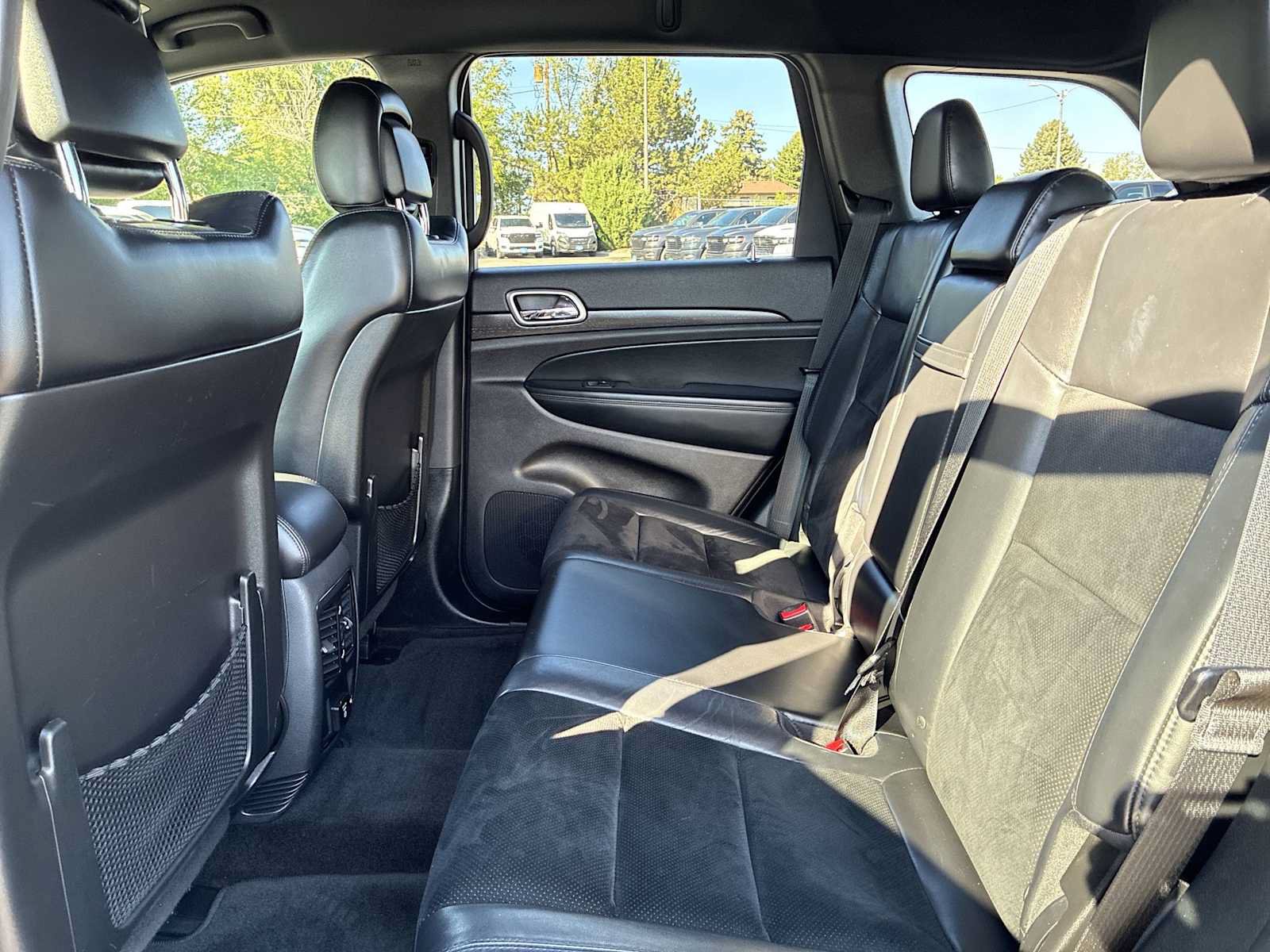 Used 2018 Jeep Grand Cherokee Altitude AWD/4WD image 24