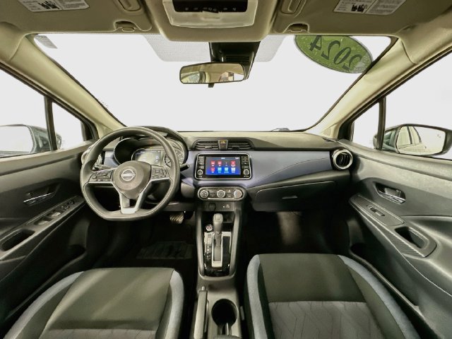 Used 2024 Nissan Versa SV FWD image 3