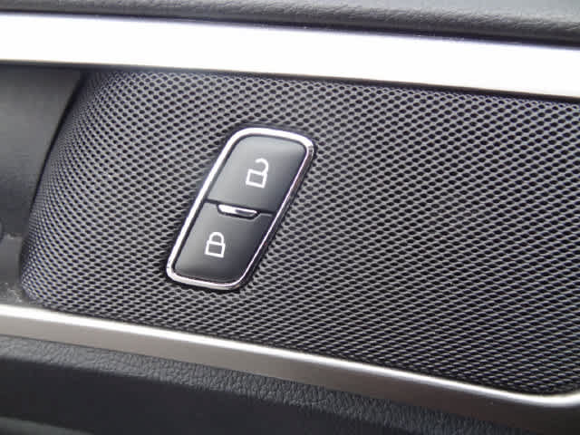Used 2019 Ford Fusion SE FWD image 12