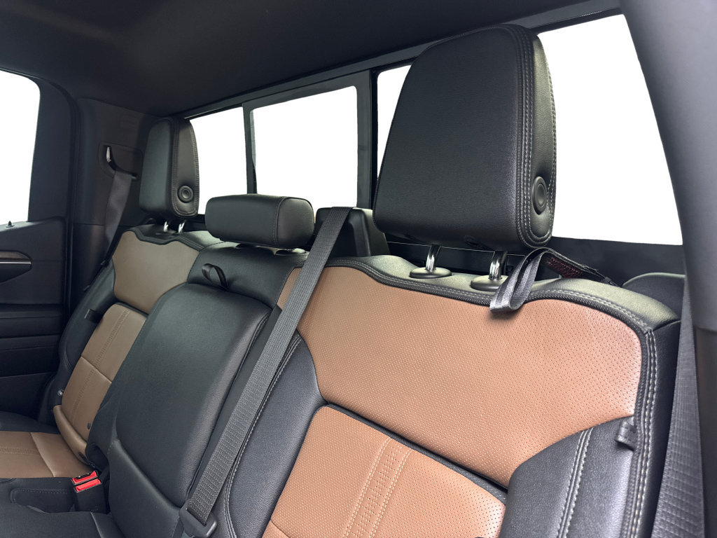 Used 2023 Chevrolet Silverado 1500 High Country w/ Technology Package AWD/4WD image 37