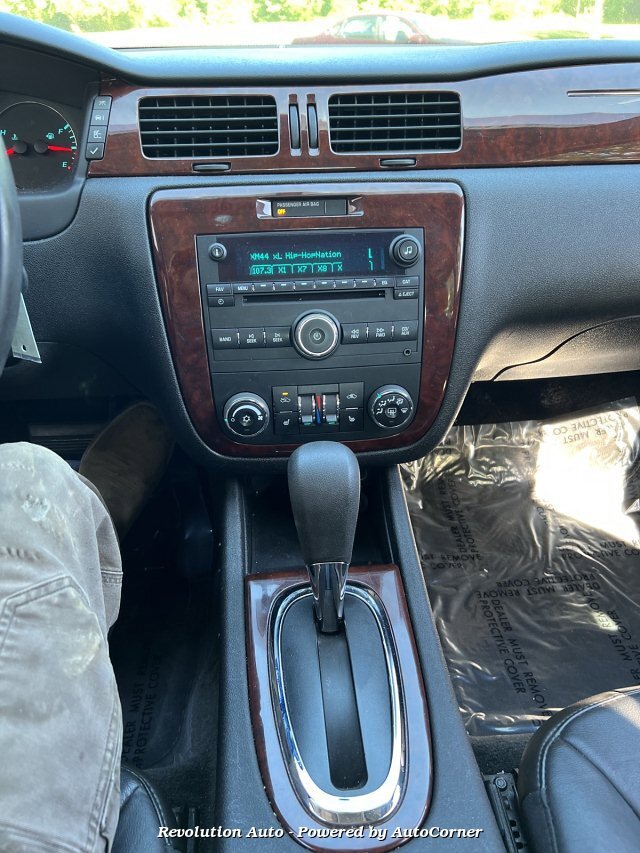 Used 2010 Chevrolet Impala LTZ image 11