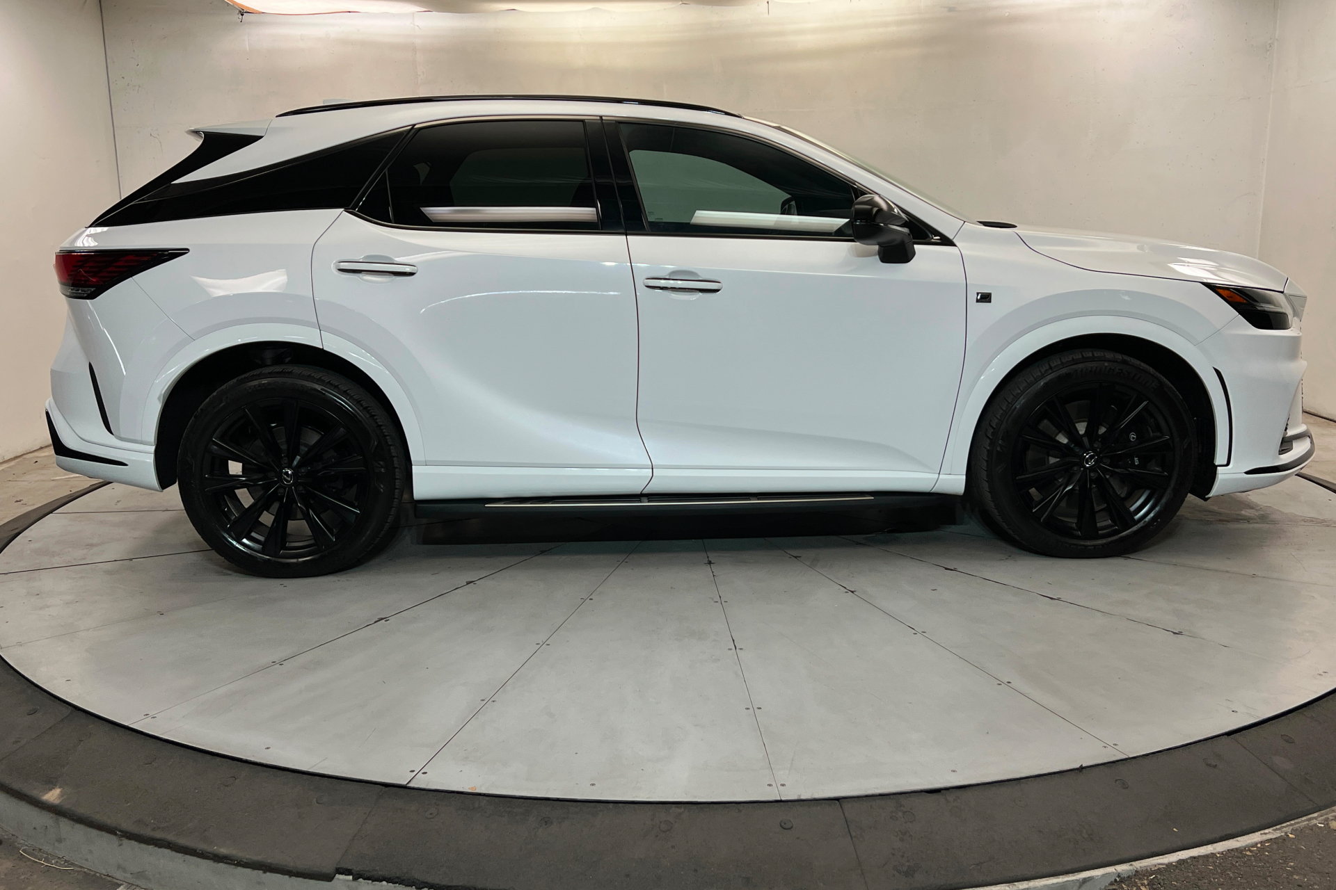 Used 2024 Lexus RX 500h F Sport w/ Technology Package AWD/4WD image 7