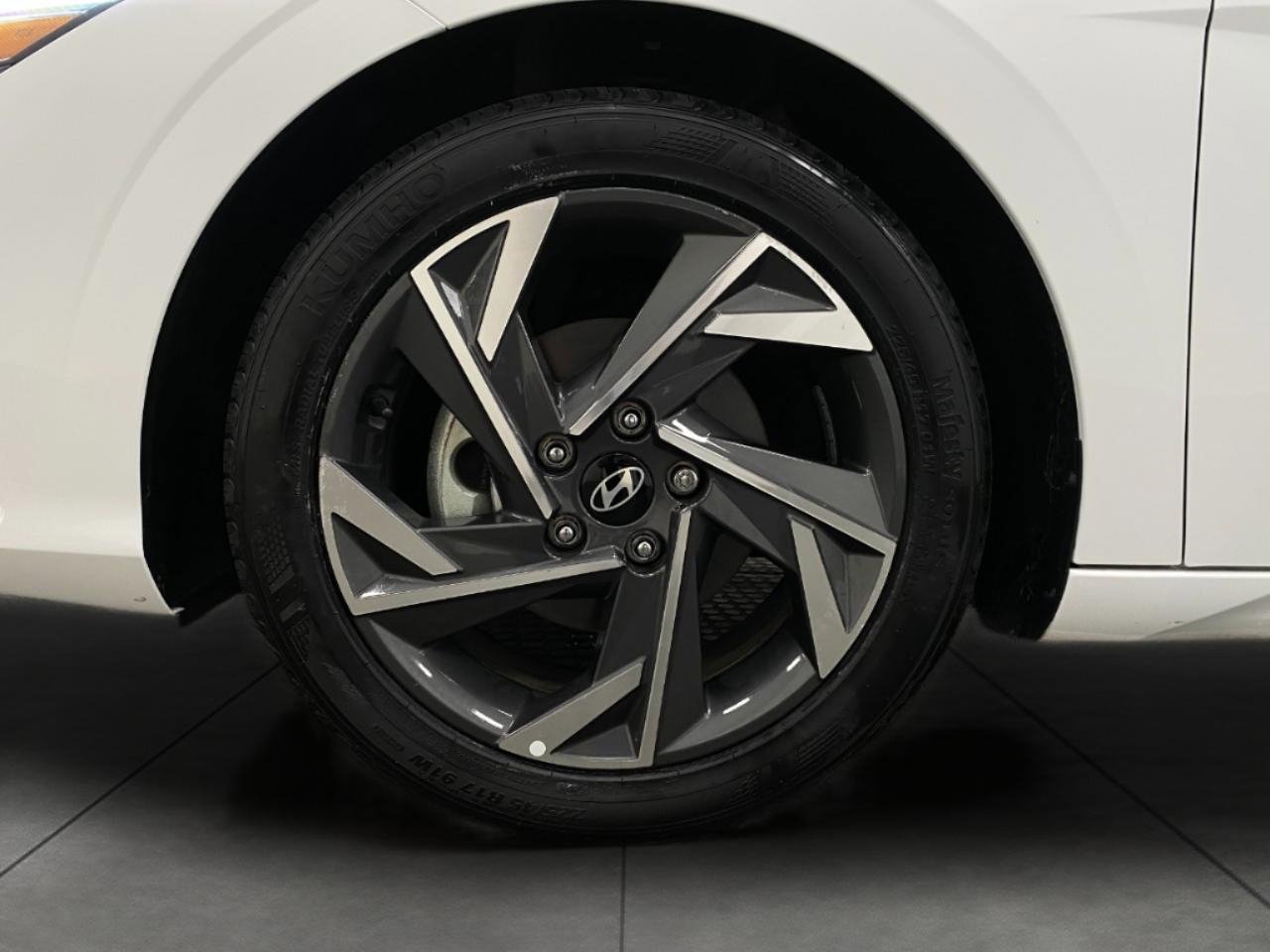 Certified 2024 Hyundai Elantra SEL w/ Convenience Package image 11