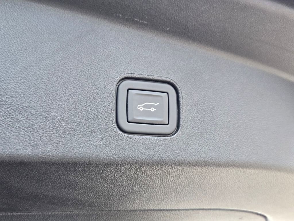 Certified 2024 Cadillac Lyriq Luxury image 33