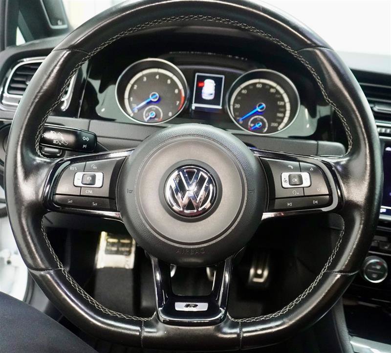 Used 2016 Volkswagen Golf R 4-Door image 13