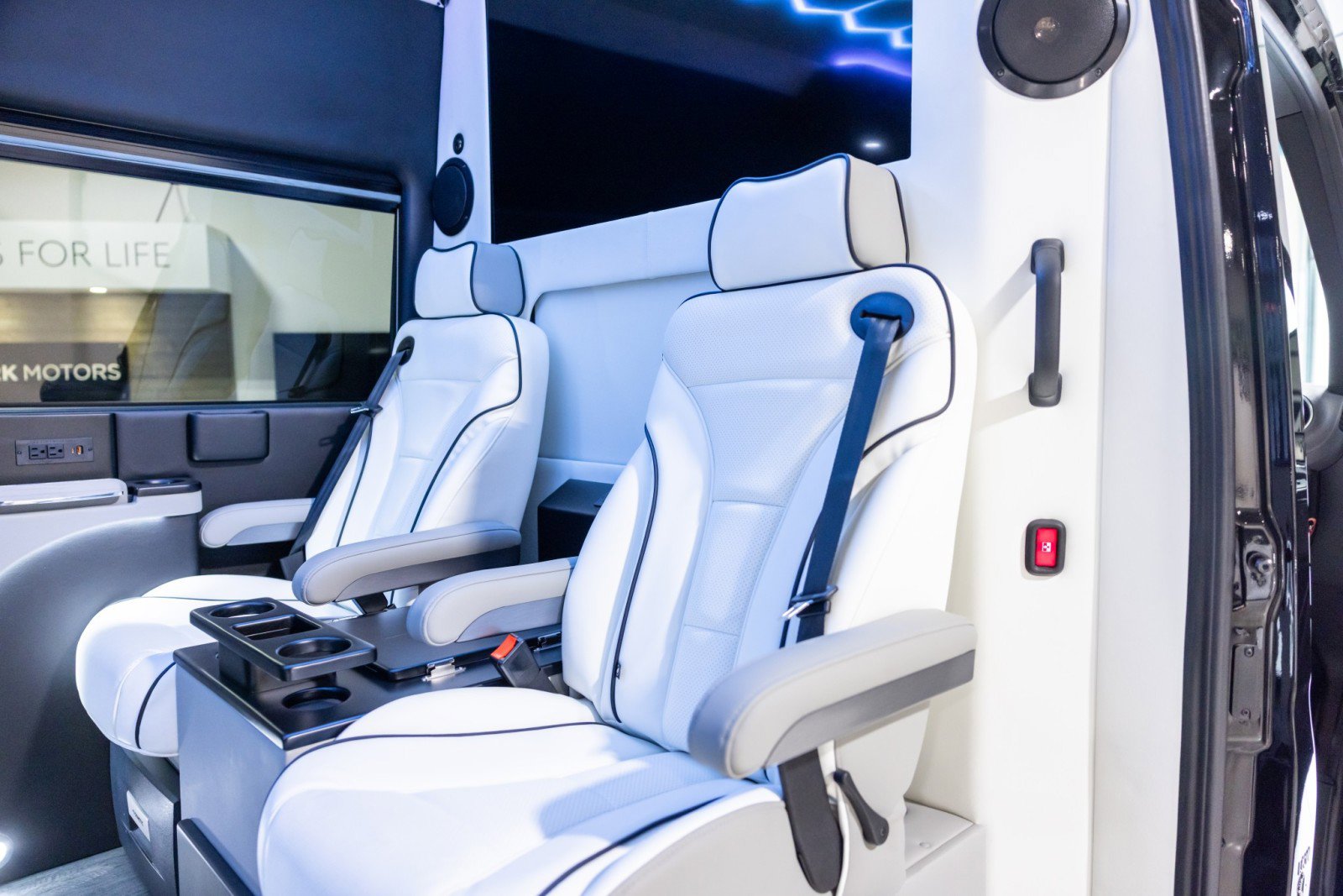 Used 2025 Mercedes-Benz Sprinter 3500 image 27