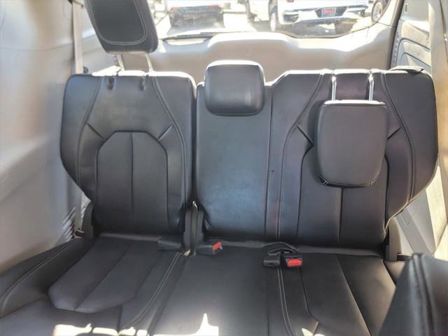 Certified 2024 Chrysler Pacifica Select image 17