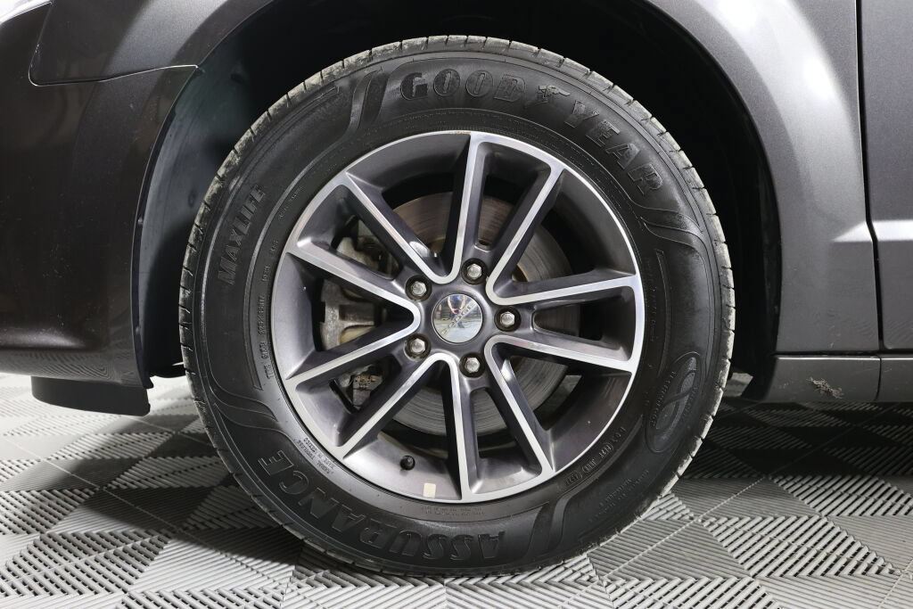 Used 2017 Dodge Grand Caravan SXT FWD image 9