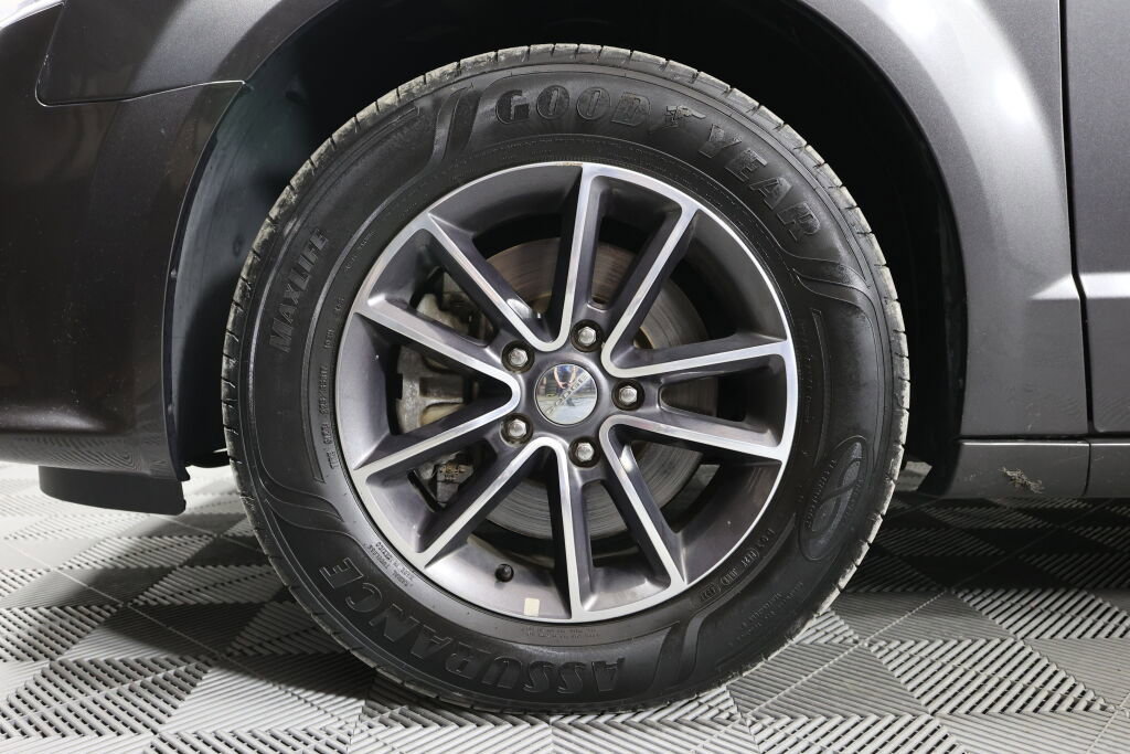 Used 2017 Dodge Grand Caravan SXT FWD image 9