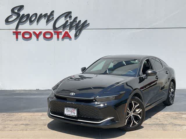 Used 2025 Toyota Crown AWD/4WD image 1