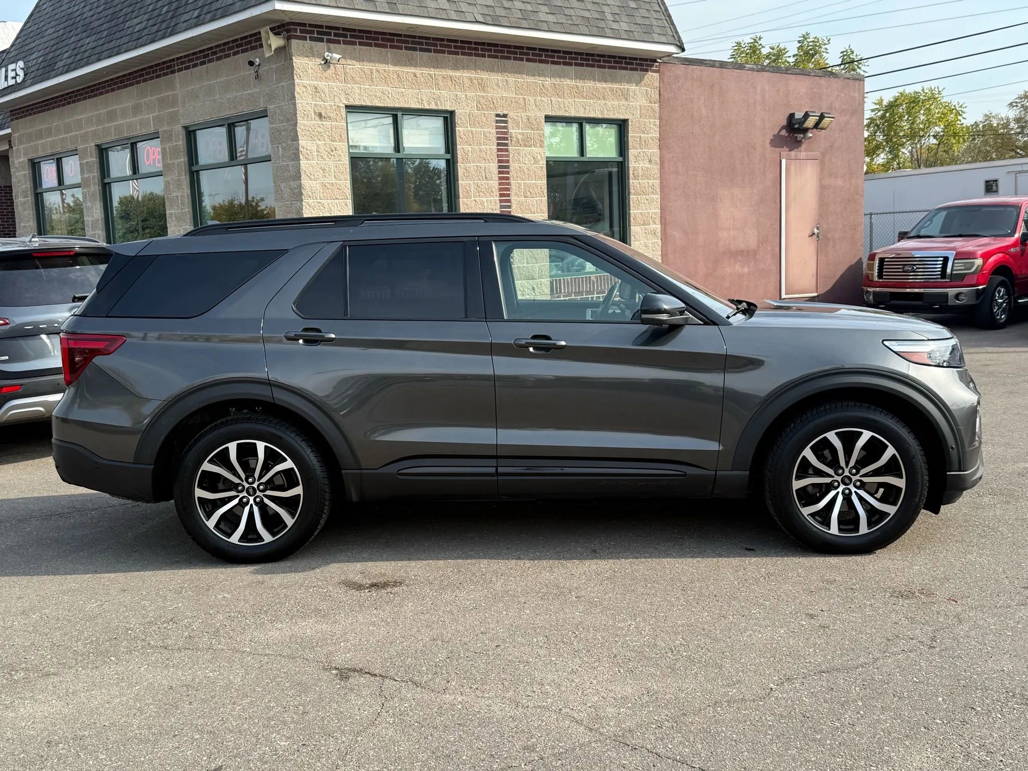 Used 2020 Ford Explorer ST w/ Premium Technology Package image 4