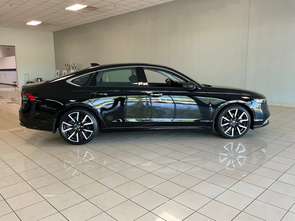 Used 2024 Honda Accord Touring image 7