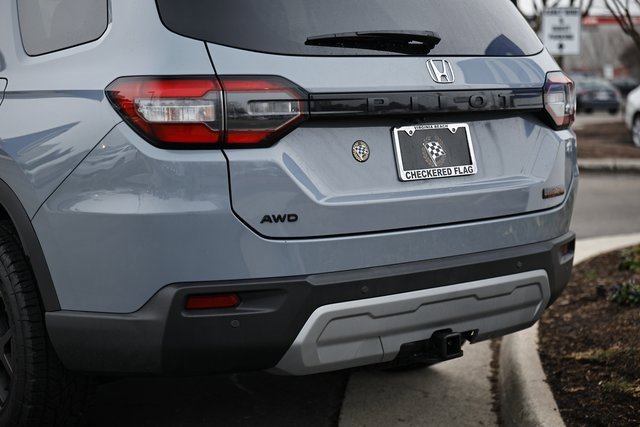 Certified 2025 Honda Pilot TrailSport image 8