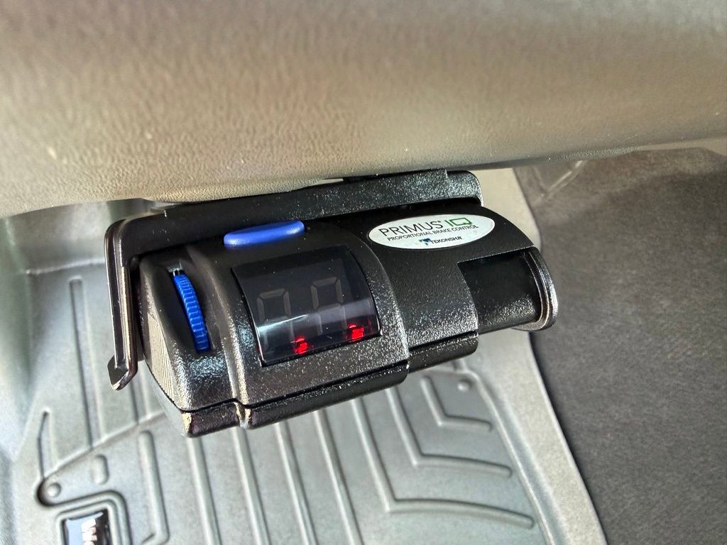 Used 2021 Nissan Frontier SV w/ Midnight Edition Floor Mats image 14