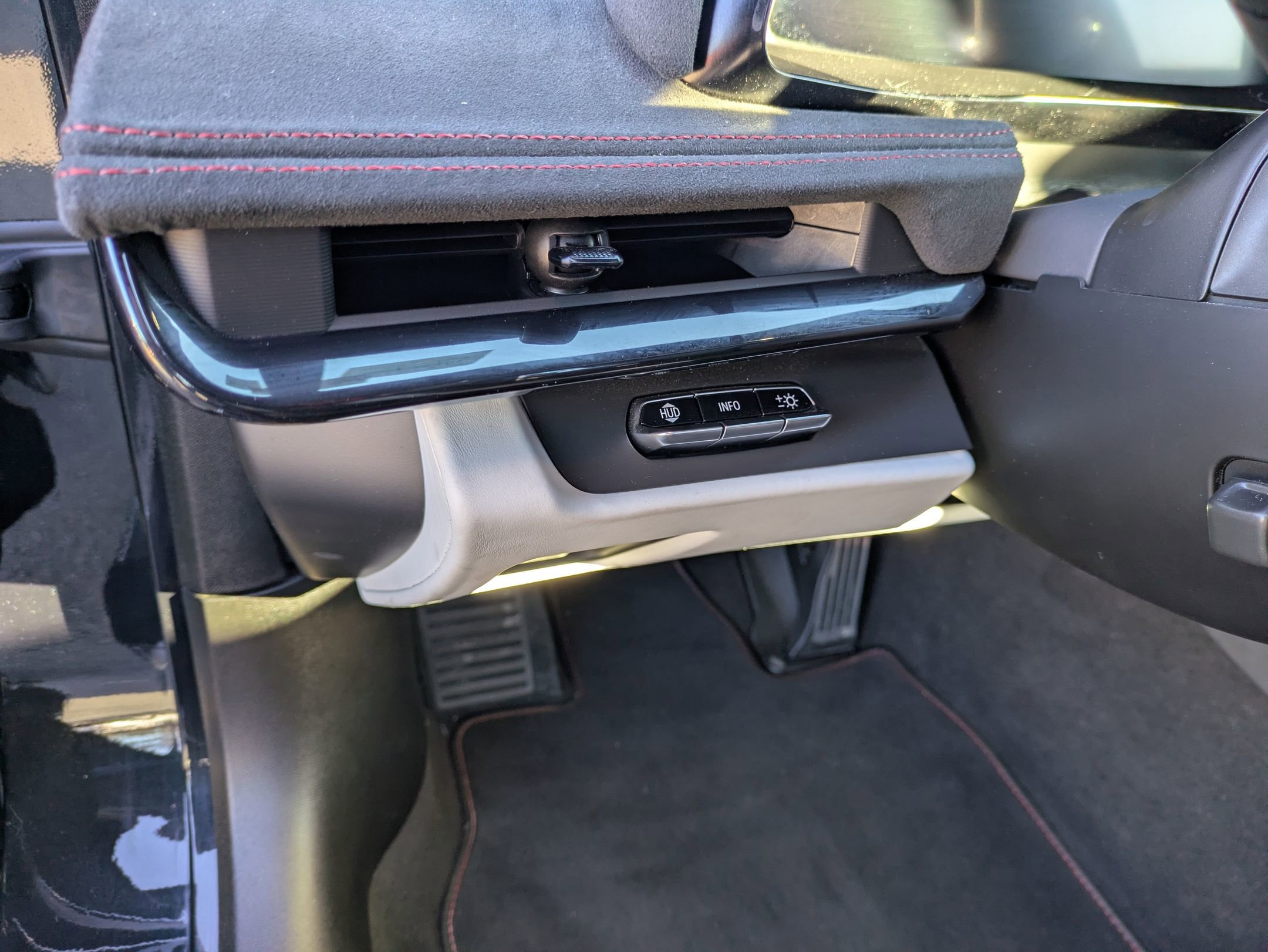 Used 2023 Chevrolet Corvette Stingray Premium Conv w/ Z51 Performance Package image 17