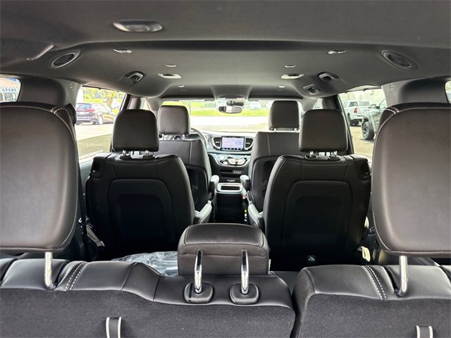 New 2025 Chrysler Pacifica Select image 32