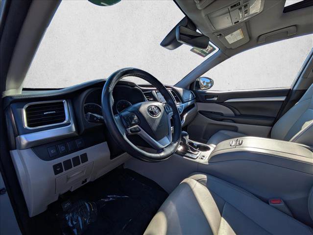 Used 2018 Toyota Highlander XLE image 16