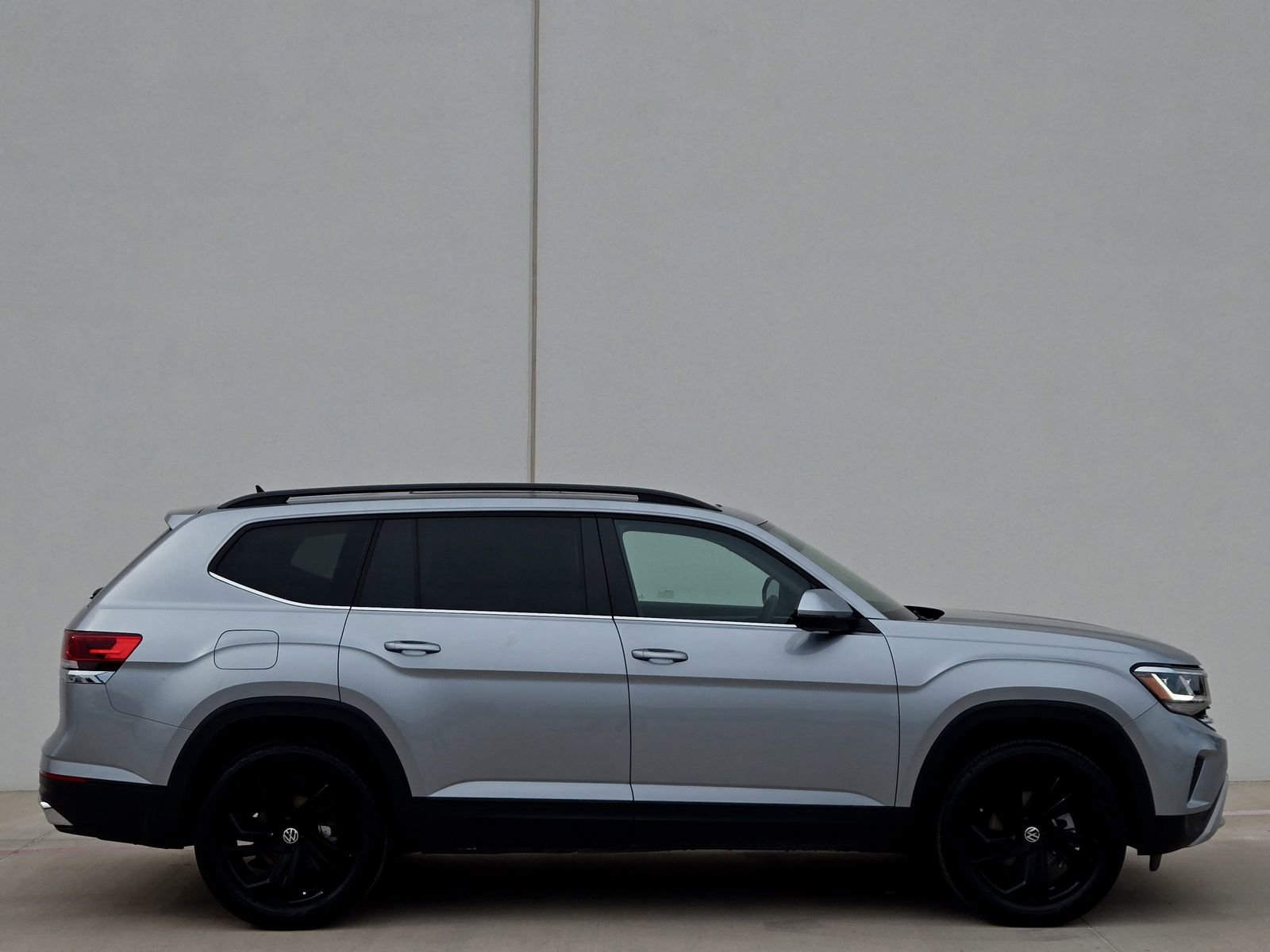 Used 2022 Volkswagen Atlas SE image 3